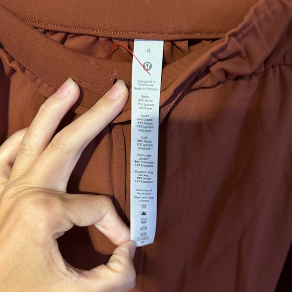 🛑 SOLD~Lululemon On the Fly Joggers - Picture 3 of 10